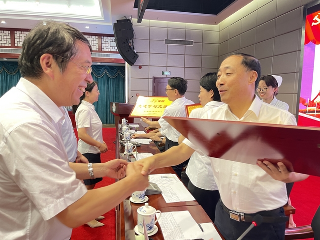 芜湖市中医医院召开庆祝中国共产党成立100周年暨“两优一先”表彰大会(图7)