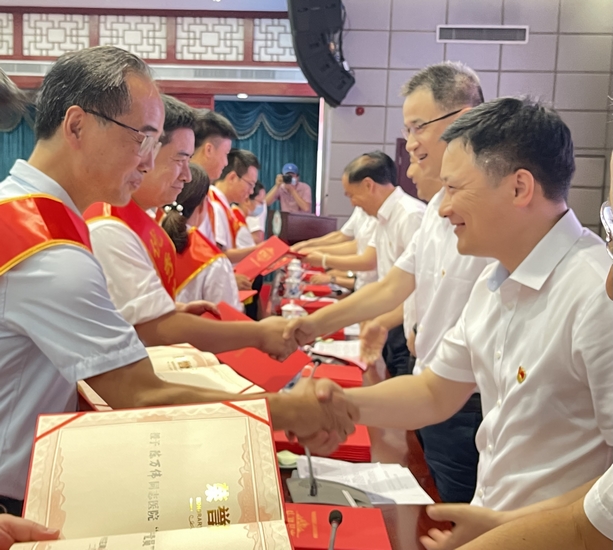 芜湖市中医医院召开庆祝中国共产党成立100周年暨“两优一先”表彰大会(图10)
