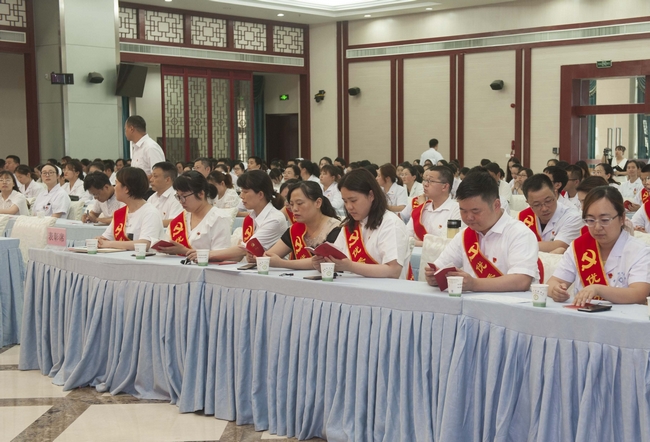 认真学习党章 严格遵守党章——芜湖市中医医院组织七一主题党课学习(图3)