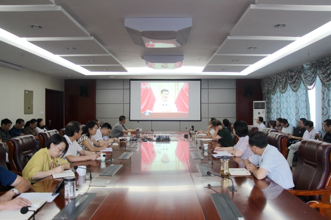 院党委召开理论学习中心组（扩大）学习会暨警示教育会(图2)