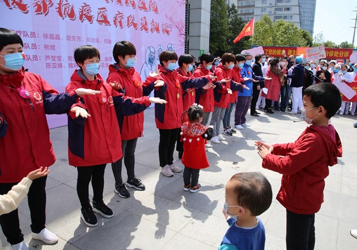 去时寒雪送 归来春花迎 芜湖市中医医院欢迎第三批援鄂医疗队员凯旋(图13)