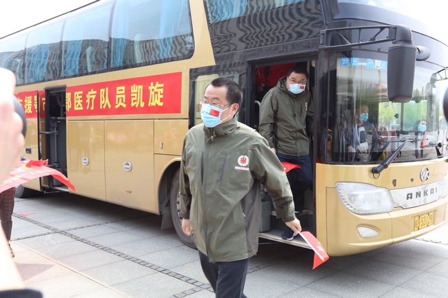 山河无恙 英雄凯旋——芜湖市中医医院援助湖北医疗队员全部凯旋(图2)