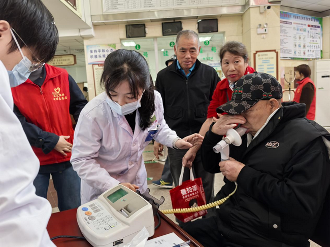 党建引领医路同行，坚守初心共护健康——呼吸与危重症医学科党支部与南陵县中医医院内科党支部联合开展共建活动(图4)