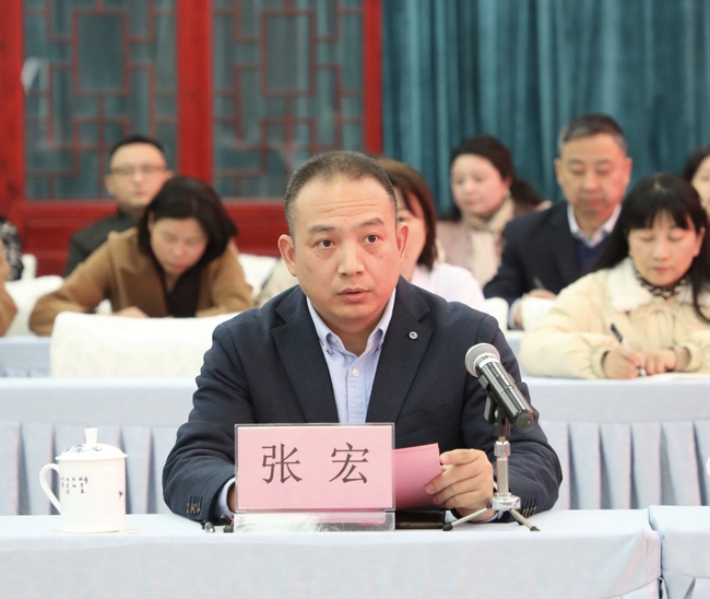 张宏 (Copy).jpg