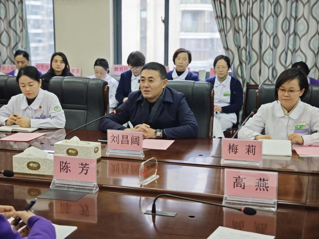 以责为纲 精护领航——我院召开2025年护士长目标管理责任状签订会(图2)