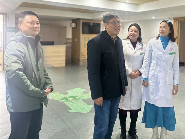 新春慰问鼓干劲 凝心聚力启新篇——院领导班子新春工作第一天向一线职工拜年送祝福鼓干劲(图2)