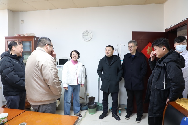 新春慰问鼓干劲 凝心聚力启新篇——院领导班子新春工作第一天向一线职工拜年送祝福鼓干劲(图4)