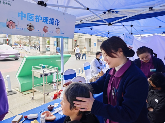 中医护理操作 (Copy).jpg