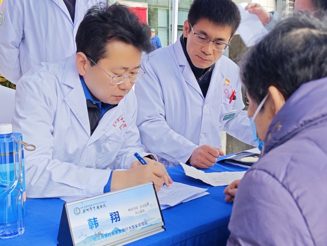 韩翔 (Copy).jpg