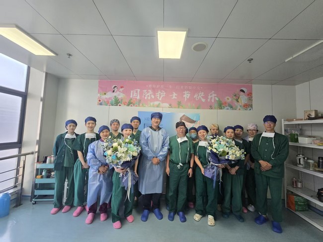 戴 (Copy).jpg